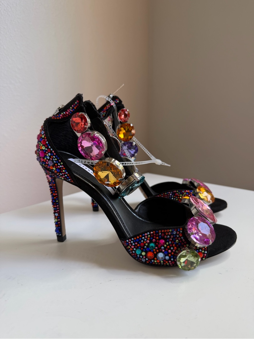 NWT Gianni Bini Oaklynn Rainbow Rhinestone Jewel Heels Sz 8,5 (no original box) - Picture 9 of 12